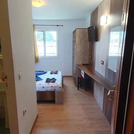 בית הארחה Casa Cinderella קוסטינסטי