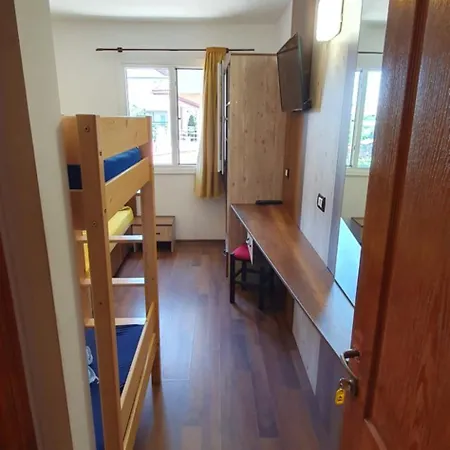 Casa Cinderella בית הארחה קוסטינסטי