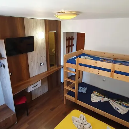 Casa Cinderella בית הארחה קוסטינסטי