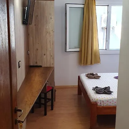 Casa Cinderella בית הארחה קוסטינסטי