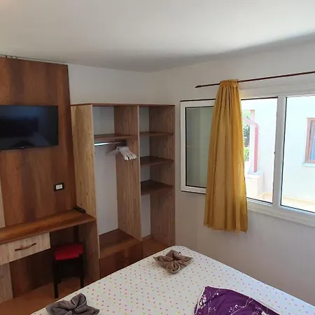 Casa Cinderella בית הארחה קוסטינסטי