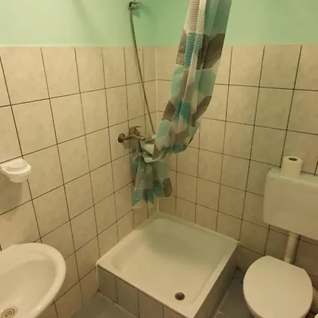 Casa Cinderella בית הארחה קוסטינסטי